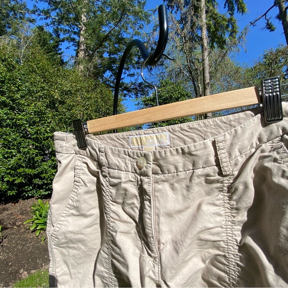 Michael Kors lightweight cargo pants ruched. - Picture 3 of 11